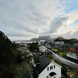 スヴォルヴァールLofoten Studio Penthouseアパートメント Exterior photo