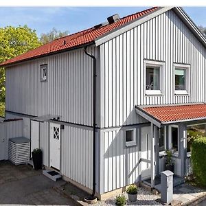 スルテ Modern And Luxurious House -13 Min By Train From Gothenburgヴィラ Exterior photo