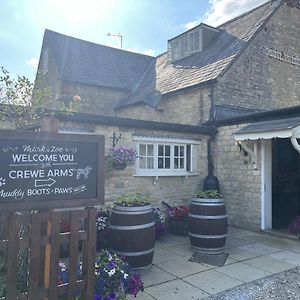 Hinton in the Hedges The Crewe Arms Bed & Breakfast Exterior photo