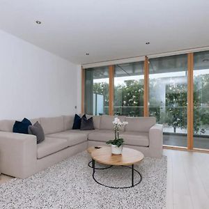 Modern 2Bd Flat With Balcony On The Grand Canal ダブリン Exterior photo