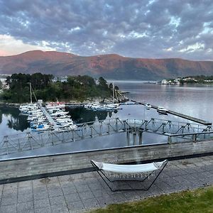Fjord View Apartment In Alesund With Free Parking オーレスン Exterior photo