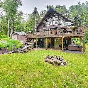 Tolland Cabin With Private Hot Tub And Grill!ヴィラ Exterior photo