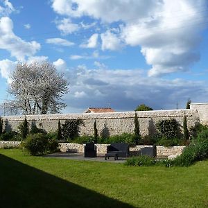 Saint-Georges-les-Baillargeaux Le Haut Fontaine : Minis Maisons De Charme Bed & Breakfast Exterior photo