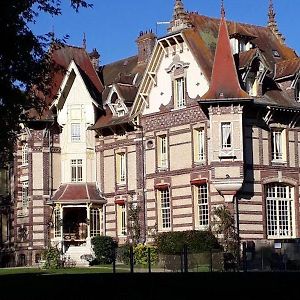 Chateau Hotel De La Rapee Rest. La Pommeraie セルジー Exterior photo
