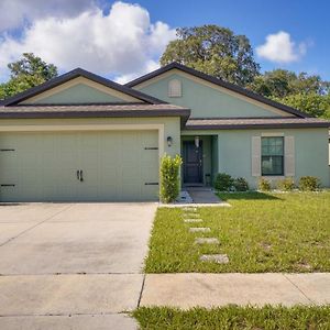 Tavares Retreat With Covered Patio And Private Yardヴィラ Exterior photo