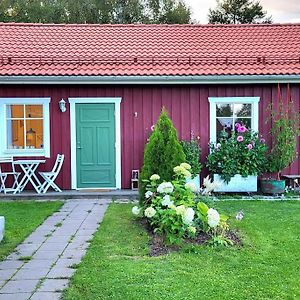 ウメオCabin Located In A Traditionally Swedish Setting!アパートメント Exterior photo