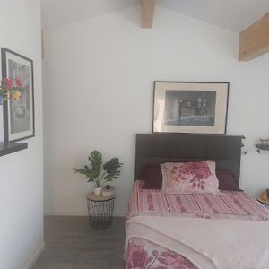 Marcamps Chambre Climatisee A 20 Minutes De Bordeaux Bed & Breakfast Exterior photo