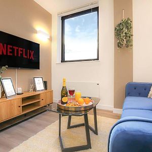 Luxury Apartment - Close To City Centre - Free Parking, Fast Wifi, Smarttv With Sky And Netflix By Yoko Property ミルトン・ケインズ Exterior photo