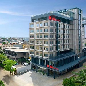 ホテル Ibis Palembang Sanggar Exterior photo