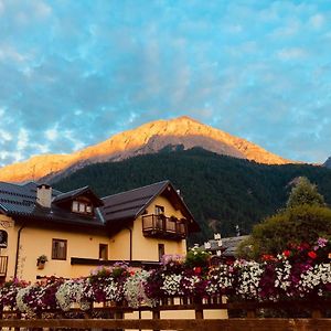 Hotel La Ginestra チェザーナ・トリネーゼ Exterior photo