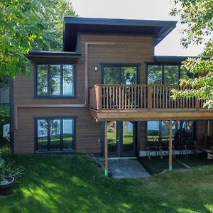 Magnifique Chalet Au Bord Du Lac-Saint-Jean ロベルバル Exterior photo