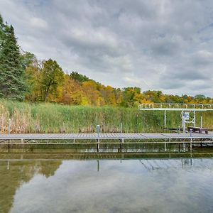 Arago Waterfront Potato Lake Getaway With Deck!ヴィラ Exterior photo