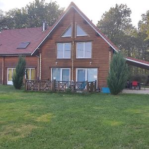 Mers-sur-Indre Le Chalet Des 4 Saisons Bed & Breakfast Exterior photo