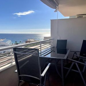 Sunny 2-Bedroom Apartment With Sea View カステル・デ・フェロ Exterior photo