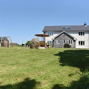 Llanyre Maen Llwydヴィラ Exterior photo