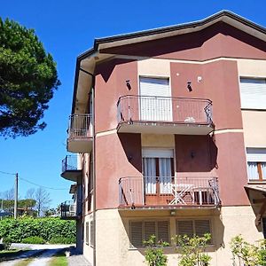 Holiday Home Il Pontile In Marina Di Massa, Apartments With Private Outdoor Area, Just 400 Meters From The Sea Exterior photo