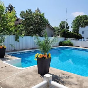 ロンゲールPrivate Pool And Backyard * Bbq * 6 Beds * 5 Min. From Mtlアパートメント Exterior photo