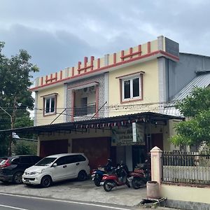 ホテル Oyo 93412 Kost Irma Syariah Parepare Exterior photo