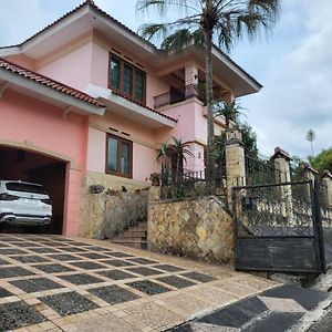 Villa Bukit Cipendawa Cipanas チパナス Exterior photo