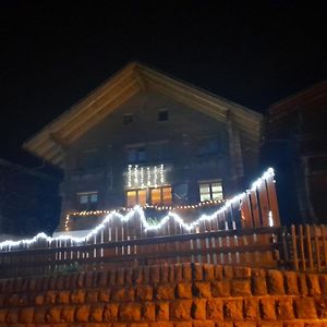 Jaun Mys Chalet Bed & Breakfast Exterior photo