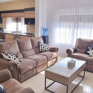 2 Bedroom Mountain View Apartment Overlooking Al Fuhais アンマン Exterior photo