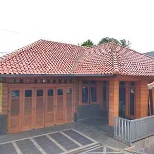 Rumah Kayu Syariah クニンガン Exterior photo