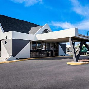 Quality Inn & Suites Near I-480 And I-29 カウンシルブラフス Exterior photo