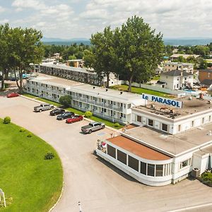 ホテル Auberge Le Parasol Chicoutimi Exterior photo