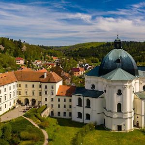 ホテル Zamek Křtiny Exterior photo