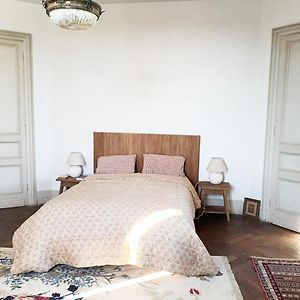 バザス Grande Chambre Avec Sdb Privee Bed & Breakfast Exterior photo