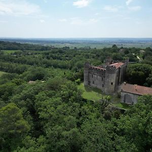 Appartement Spacieux Avec Deux Chambres Au Chateau ヴァランス Exterior photo