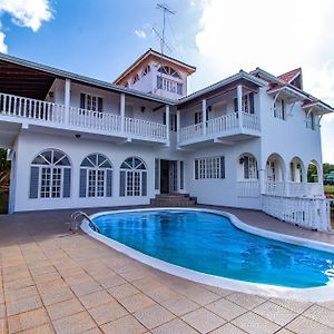 Villa Amore Jamaica - Between Montego Bay & Ochi Rios Includes Cook ディスカバリー・ベイ Exterior photo
