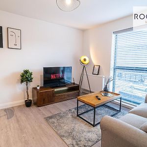 Apartment 3 - Brentwood - Spacious Apartment Close To High Street, With Free Parking Rockmanstays Exterior photo