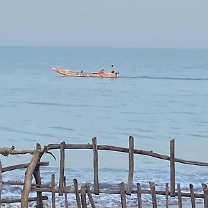 ホテル Chambre En Bord De Mer … Ngalou Sessene Exterior photo