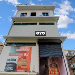 Oyo Flagship 81056 Panday Guest House ゴーラクプル Exterior photo