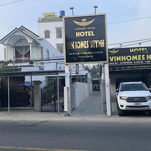 Khach San Vinhomes Huynh Hotel ベンチェ Exterior photo