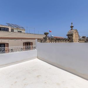 Town House In The Heart Of Luqa - Close To Malta International Airportアパートメント Exterior photo