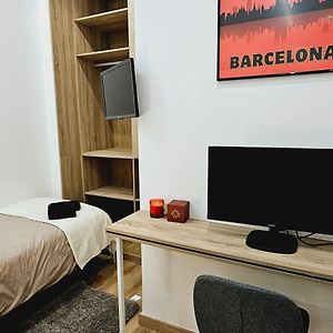 バダロナGran Apartamento Ideal Grupos Muy Cerca Barcelonaアパートメント Exterior photo