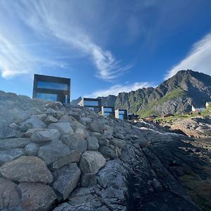 High End Sea Cabins At A In Lofoten モスケネス Exterior photo
