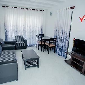 Virooz Residence Rathmalana 2 Bedroom Apartment モラトゥワ Exterior photo