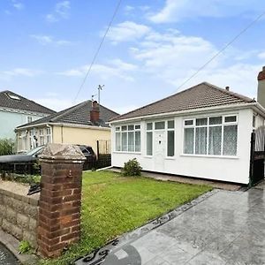 ホテル Uplands Grove Bungalow ウォルヴァーハンプトン Exterior photo