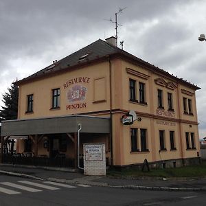 Restaurace A Penzion Klatovsky Dvur クラトビ Exterior photo