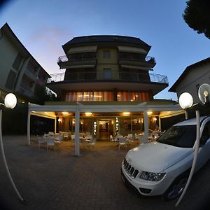 Hotel La Playa チェルヴィア Exterior photo