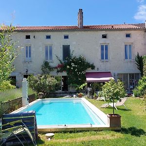 Châteauneuf-sur-Charente La Gueriniere La Moulidart Bed & Breakfast Exterior photo