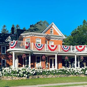 1000 Islands Bed And Breakfast-The Bulloch House ガナノクエ Exterior photo