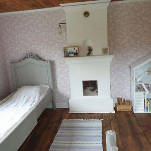 マリアネルンド Bullerbyn - Mellangarden - Astrid Lindgren'S Family Houseヴィラ Exterior photo