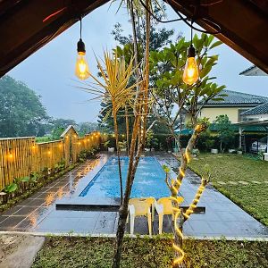 Villa Puncak Resort Tretes Cibadak  Exterior photo