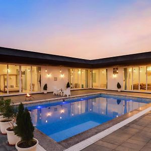 Stayvista'S Kundan Van - Pet-Friendly Villa With Sprawling Lawn, Outdoor Pool ジャイプール Exterior photo