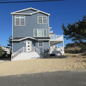 ビーチヘイブンBeautifully Renovated First Floor Ocean Front Duplexアパートメント Exterior photo