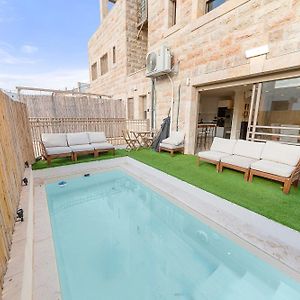 Chateau Gabriel Luxury 6 Bedroom Villa With Heated Pool ベト・シェメシュ Exterior photo